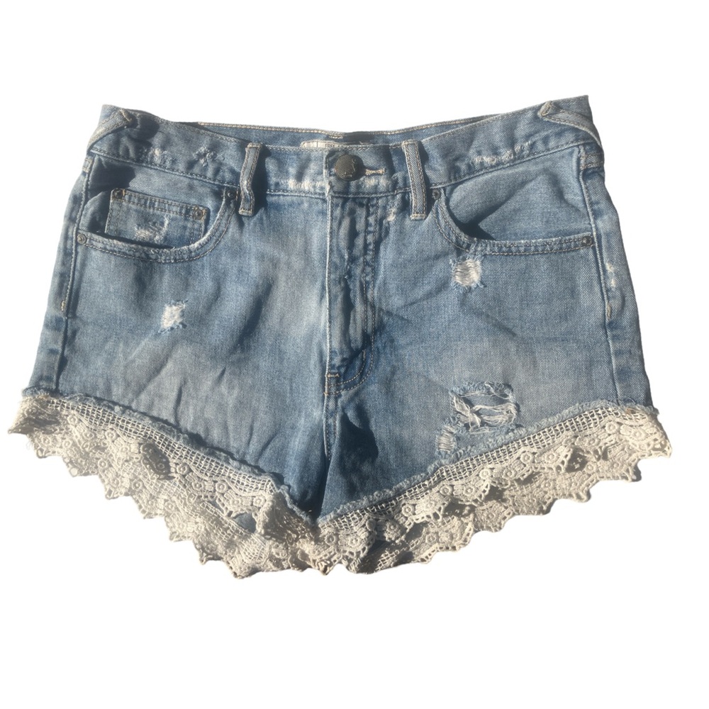 Women’s Free People Distressed Jean Denim Shorts Lace Trim Detail Size 27